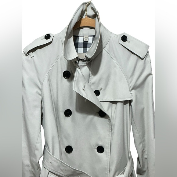 BURBERRY London Marystow Trench Coat  6 17” p2p Honey/Beige $1,995 EUC - Picture 7 of 17